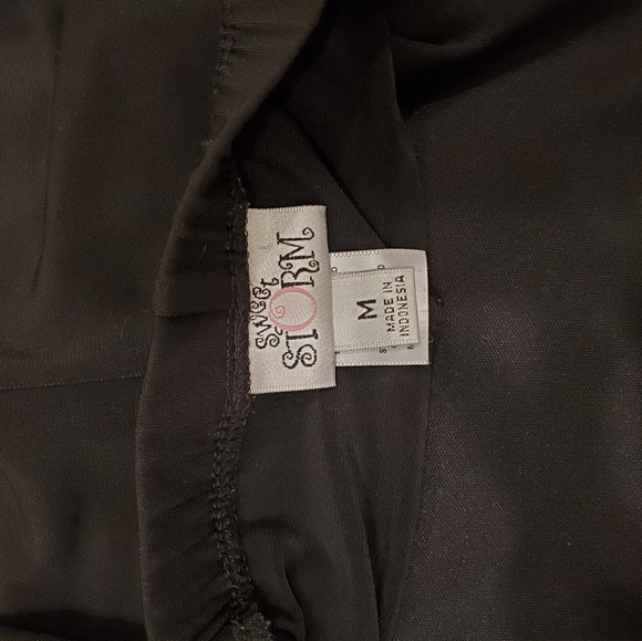 Black and Red Tiered Sleeveless Dress - Picture 4 of 4